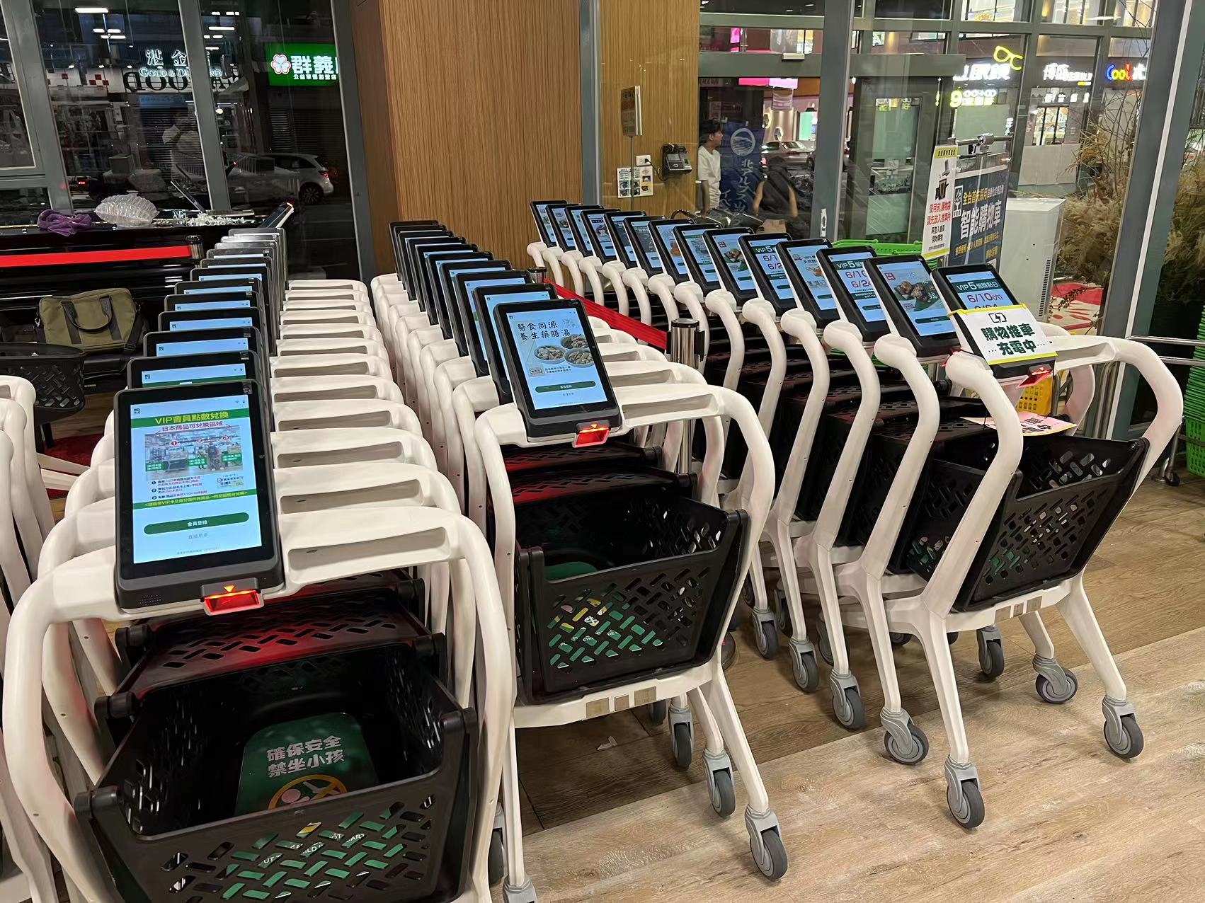 台湾首家！超嗨智能购物车落地台湾裕毛屋超市